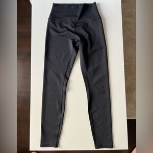 Alo Yoga - 7/8 High Waist Airlift Leggings in Black, Small